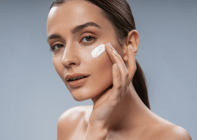 Proč jen krém nestačí: rozdíl mezi HA v kosmetice a v doplňcích stravy