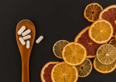 Zinek, měď, vitamín C a kyselina hyaluronová: Jak pomáhají kloubům